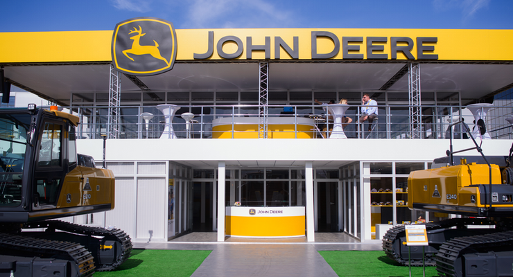 Обслуживание стенда John Deere на выставке СТТ-2014