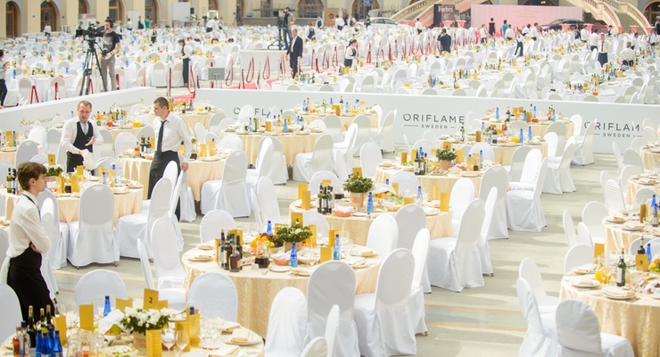 Торжественный ужин директоров компании Орифлейм на 2000 гостей